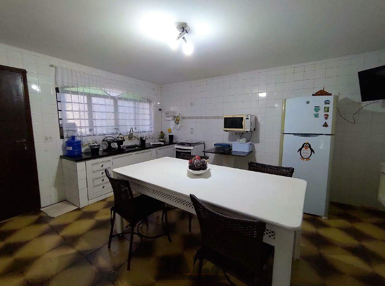 Casa à venda com 3 quartos, 211m² - Foto 13