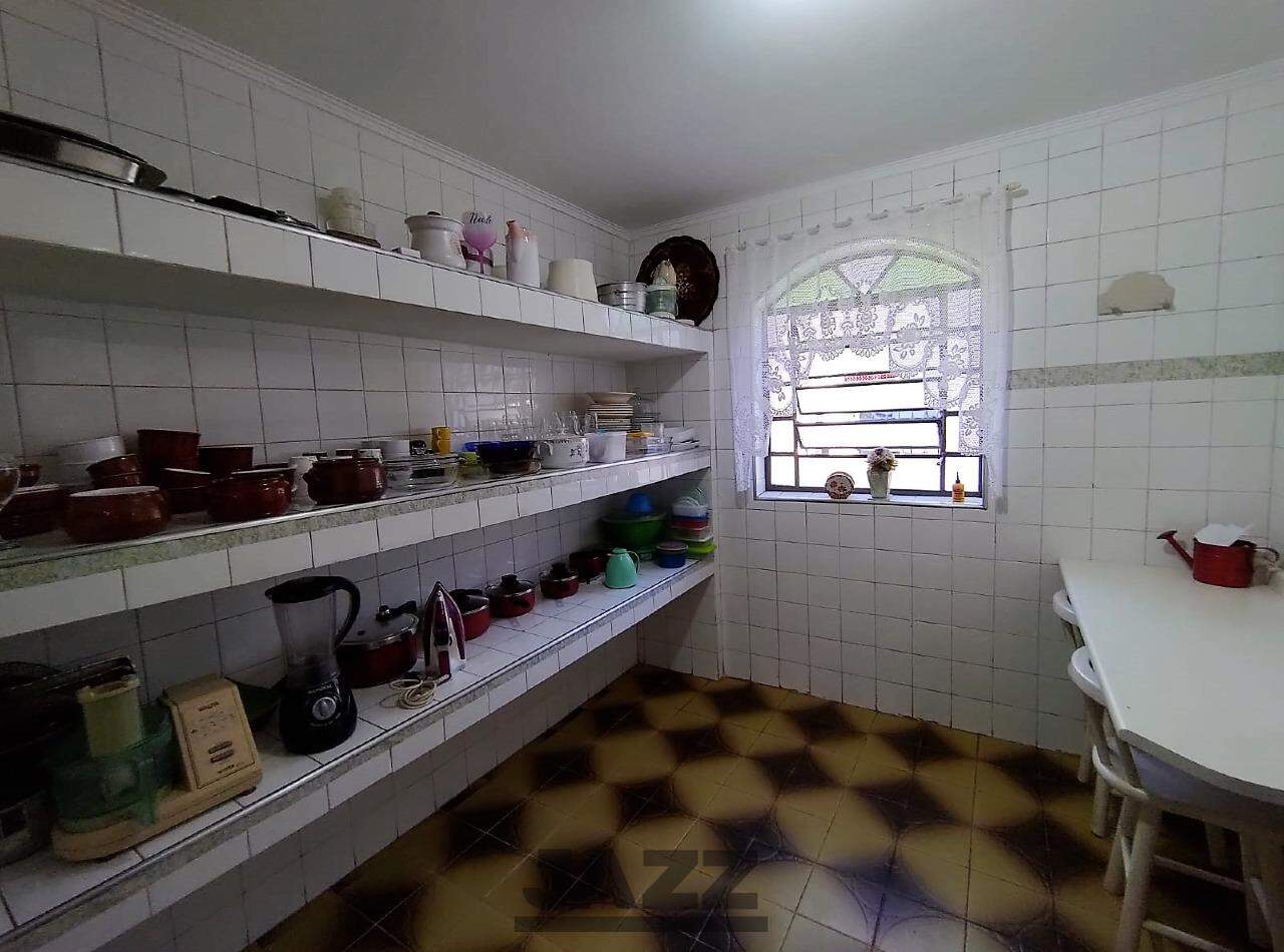 Casa à venda com 3 quartos, 211m² - Foto 8