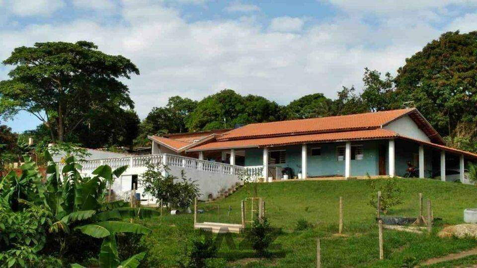 Fazenda à venda com 4 quartos, 400m² - Foto 1