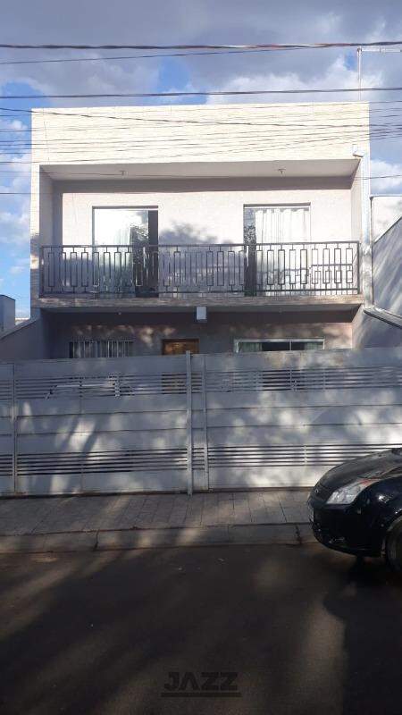 Casa à venda com 3 quartos, 140m² - Foto 1