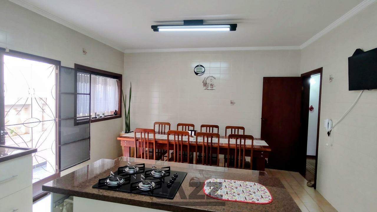 Casa à venda com 5 quartos, 300m² - Foto 11