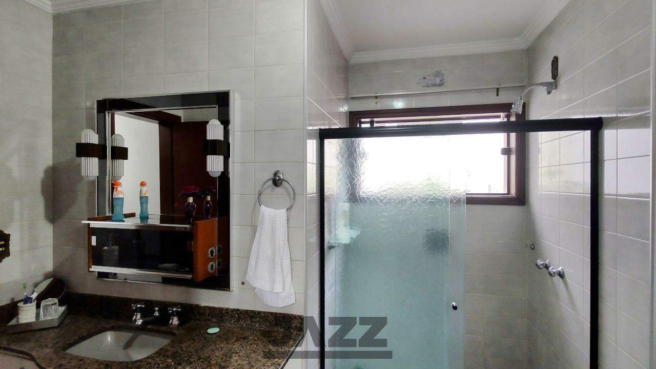 Casa à venda com 5 quartos, 300m² - Foto 14