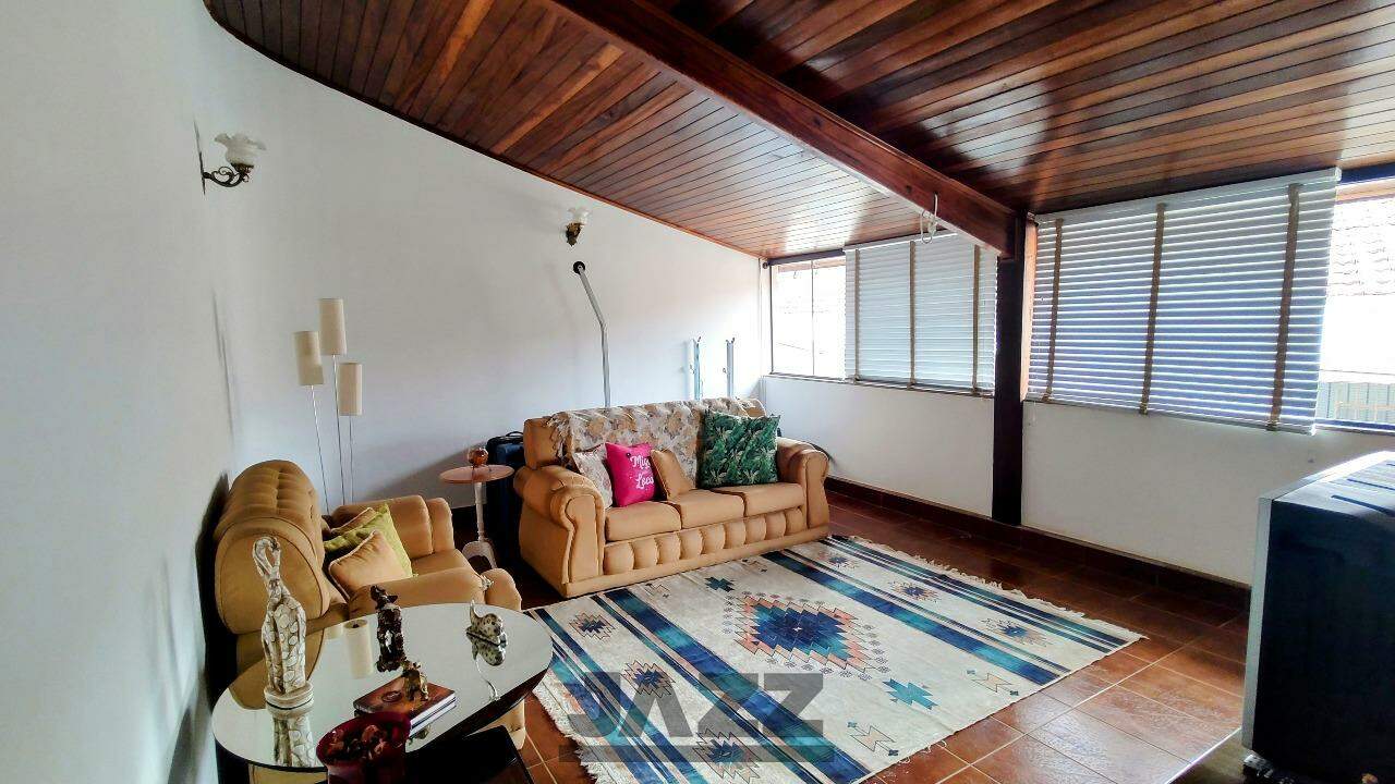 Casa à venda com 5 quartos, 300m² - Foto 28