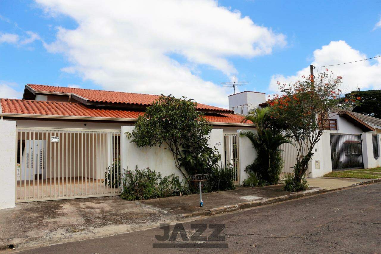 Casa à venda com 3 quartos, 220m² - Foto 1