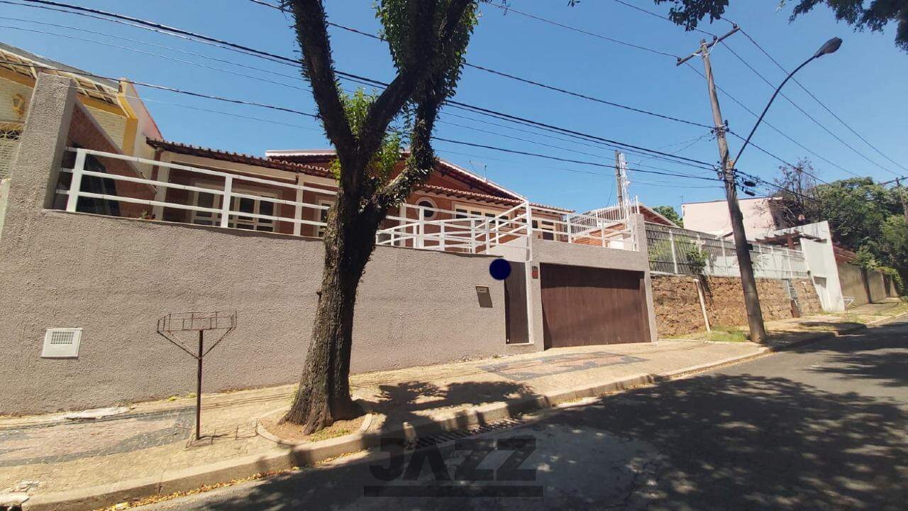 Casa à venda com 3 quartos, 198m² - Foto 2