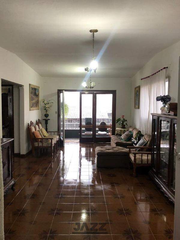 Casa à venda com 5 quartos, 160m² - Foto 2