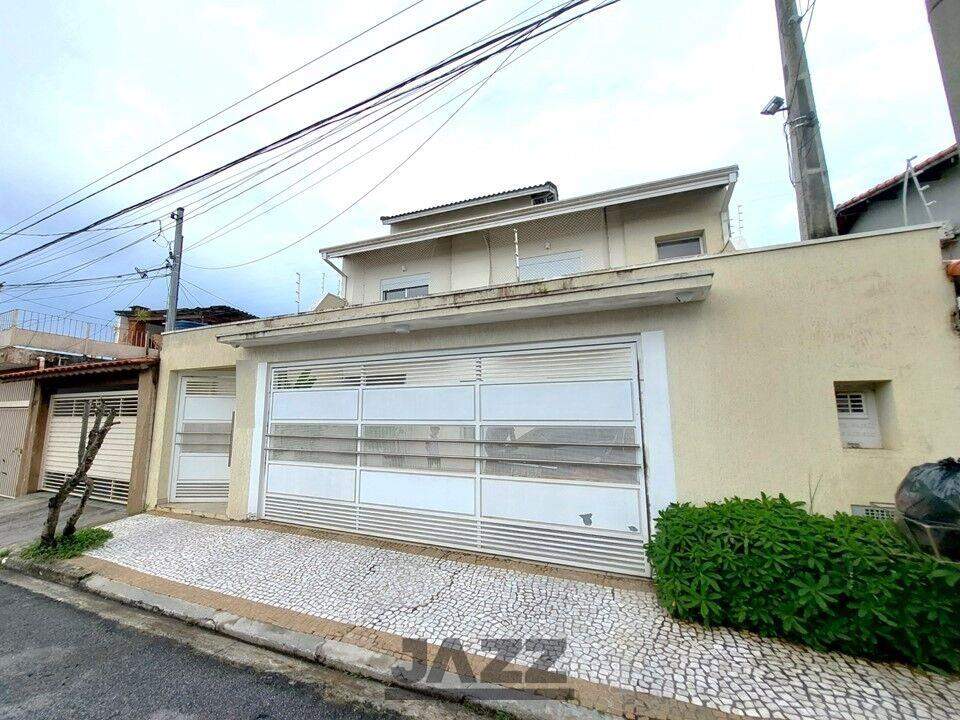 Casa à venda com 3 quartos, 130m² - Foto 1