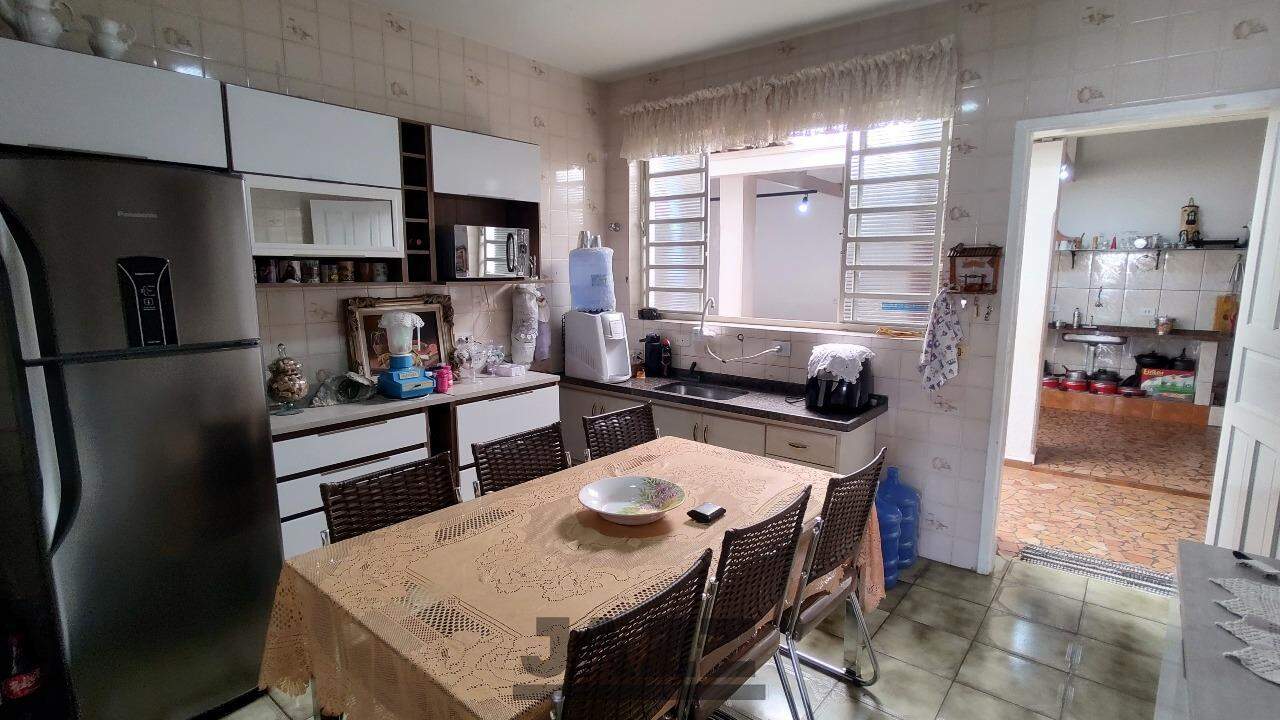 Casa à venda com 3 quartos, 200m² - Foto 18