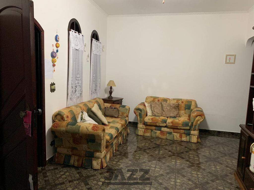 Casa à venda com 3 quartos, 129m² - Foto 1