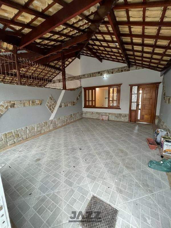 Casa à venda com 3 quartos, 124m² - Foto 1