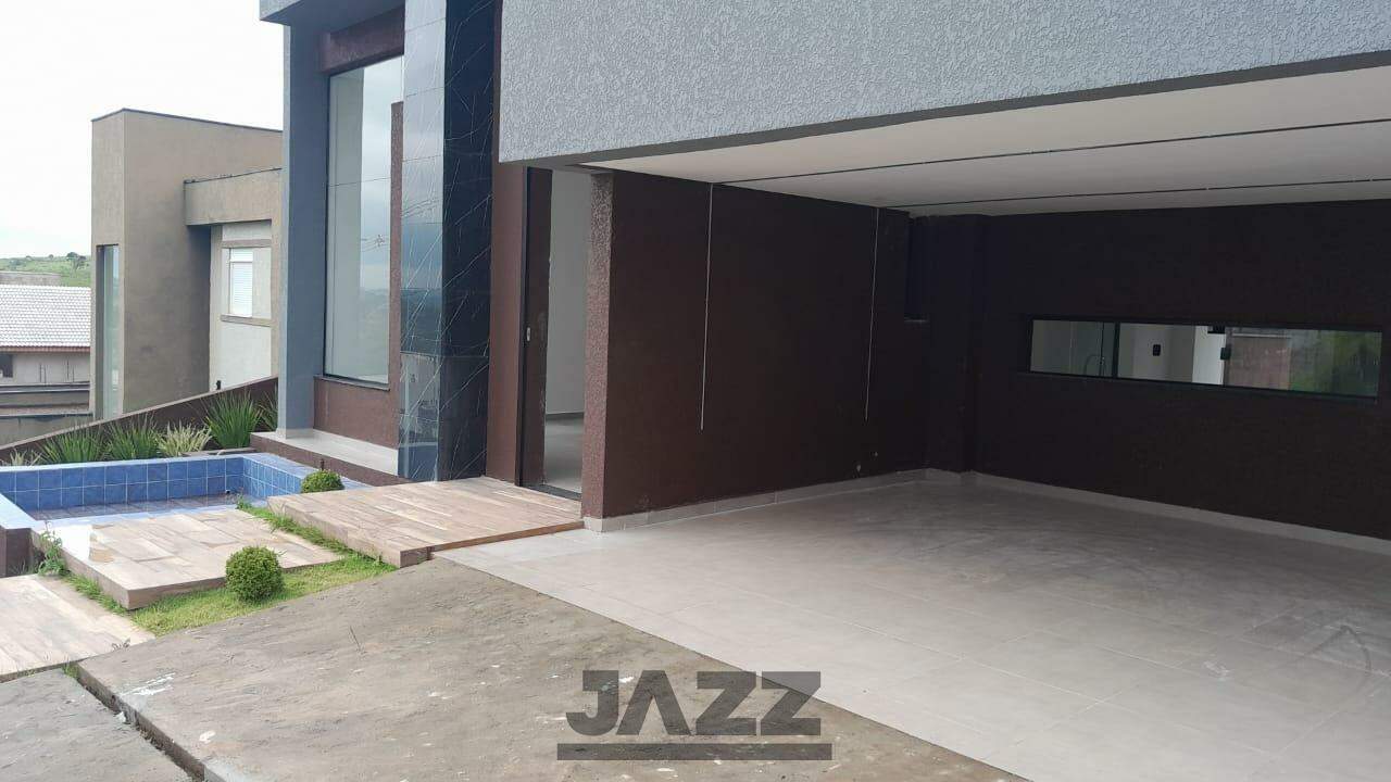 Casa de Condomínio à venda com 3 quartos, 240m² - Foto 1