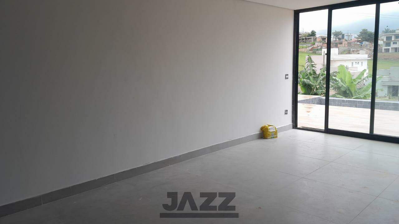 Casa de Condomínio à venda com 3 quartos, 240m² - Foto 2