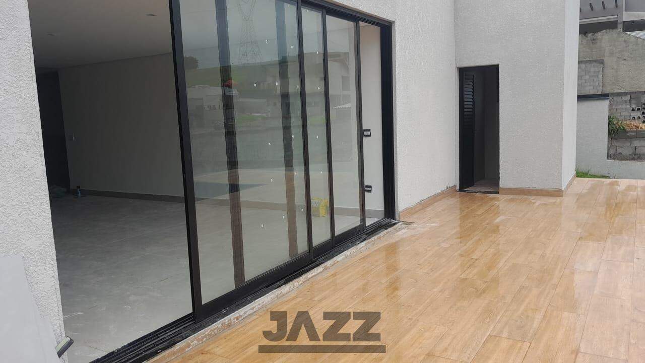 Casa de Condomínio à venda com 3 quartos, 240m² - Foto 1