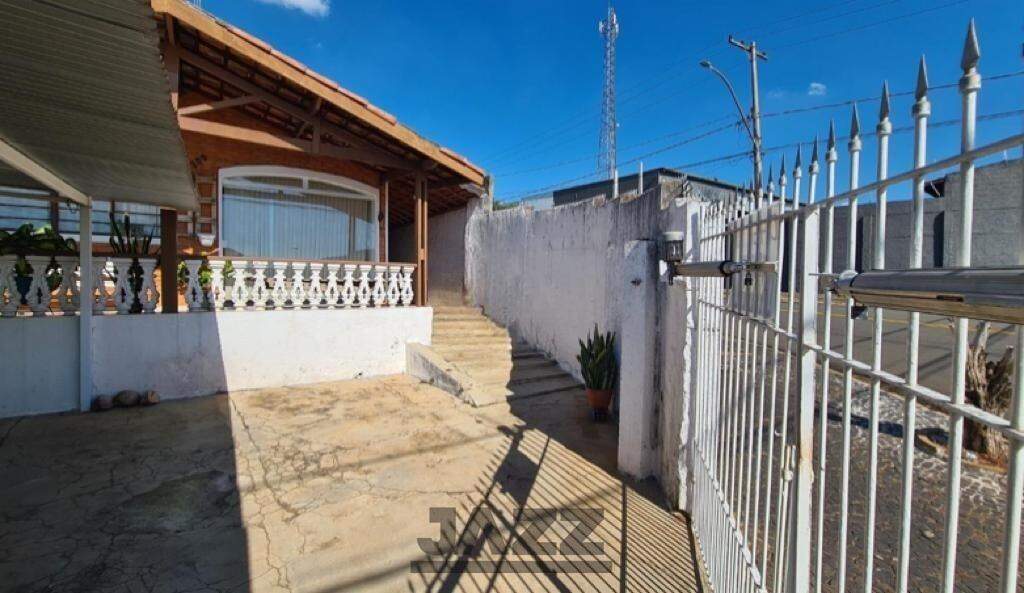 Casa à venda com 3 quartos, 160m² - Foto 2