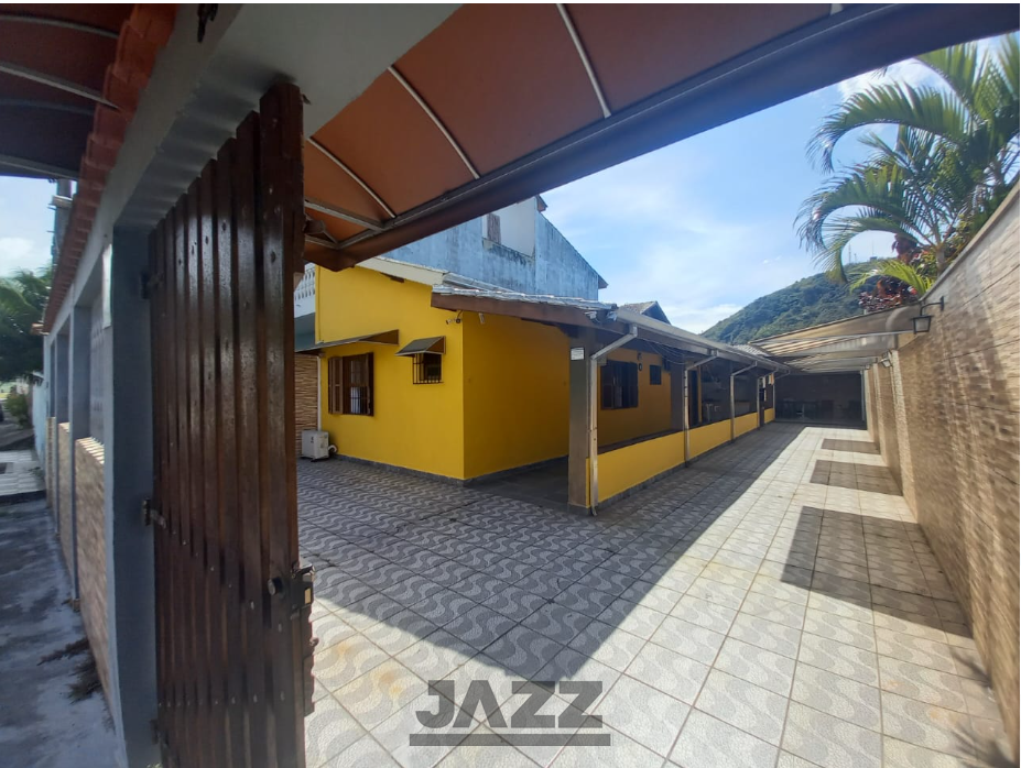 Casa à venda com 2 quartos, 160m² - Foto 1