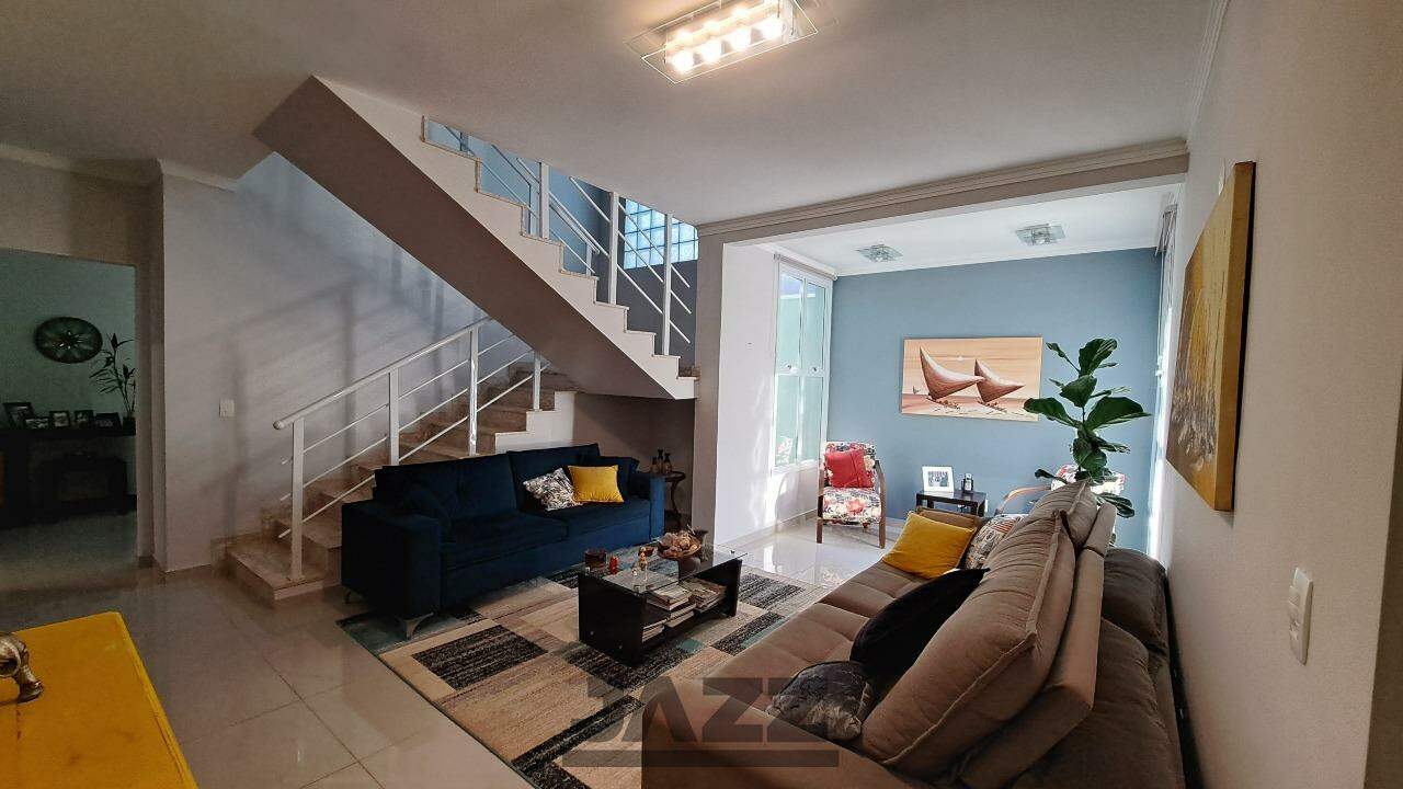 Casa de Condomínio à venda com 3 quartos, 204m² - Foto 2