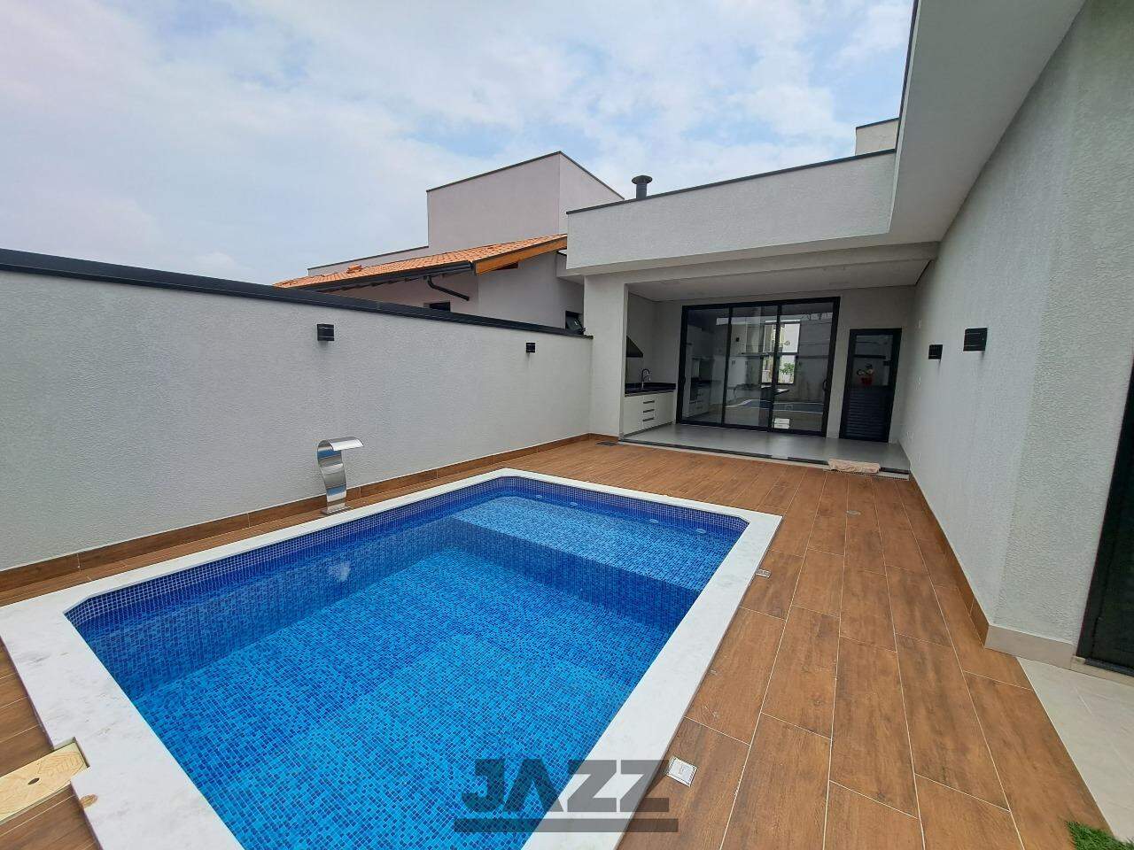 Casa à venda com 3 quartos, 195m² - Foto 1