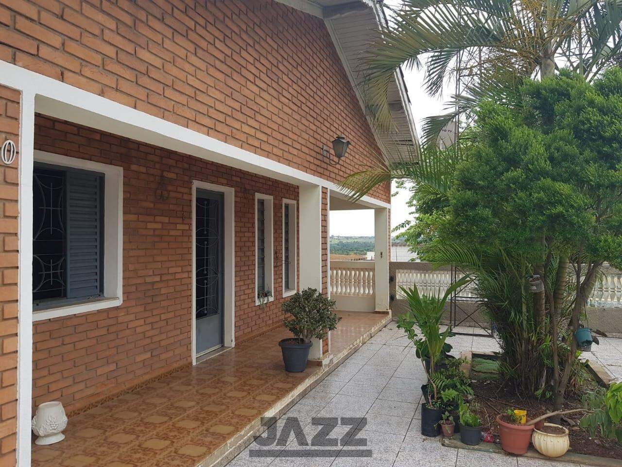 Casa à venda com 3 quartos, 250m² - Foto 1