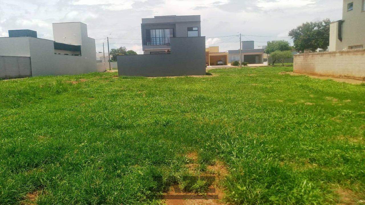 Terreno à venda, 300m² - Foto 1