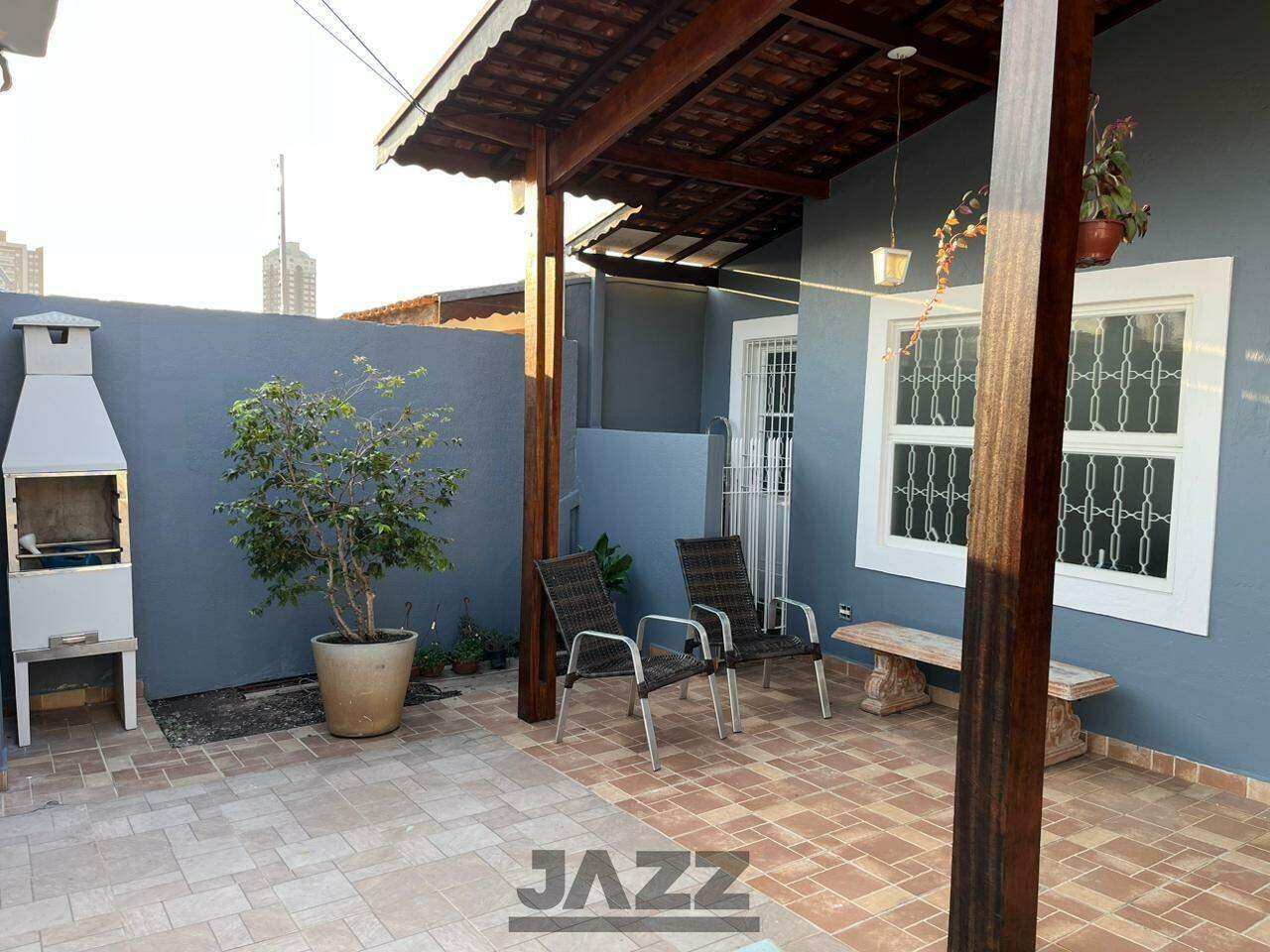 Casa à venda com 4 quartos, 200m² - Foto 1