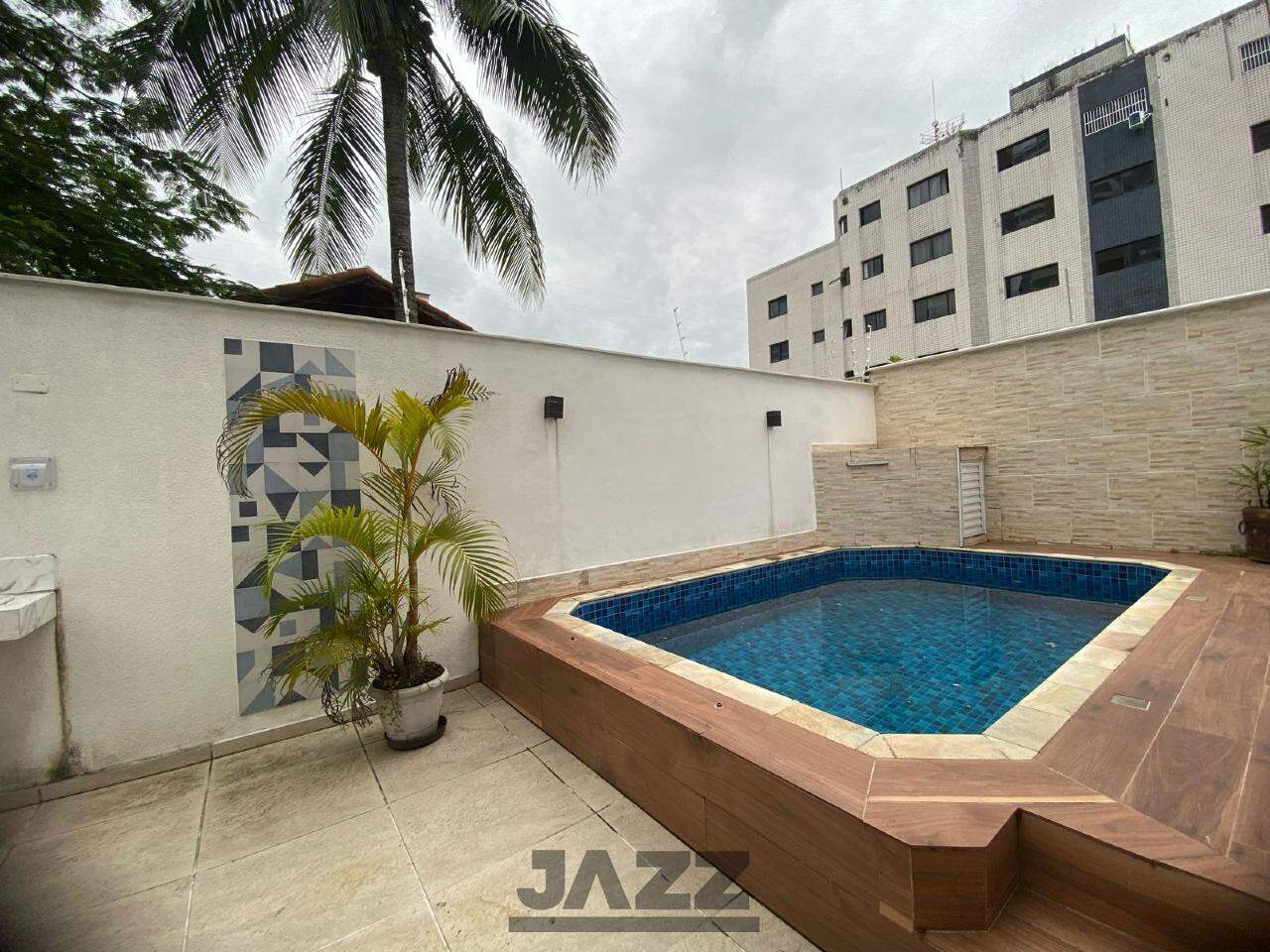 Casa à venda com 3 quartos, 120m² - Foto 1