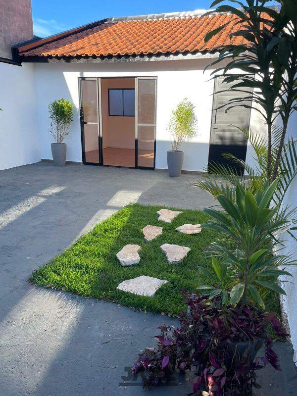 Casa à venda com 2 quartos, 96m² - Foto 1