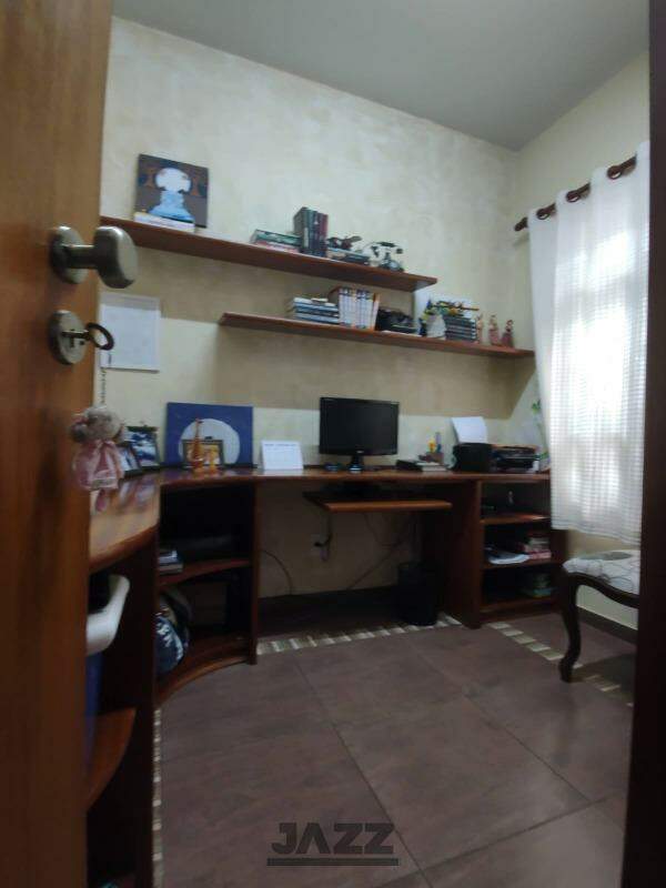 Casa à venda com 4 quartos, 250m² - Foto 18