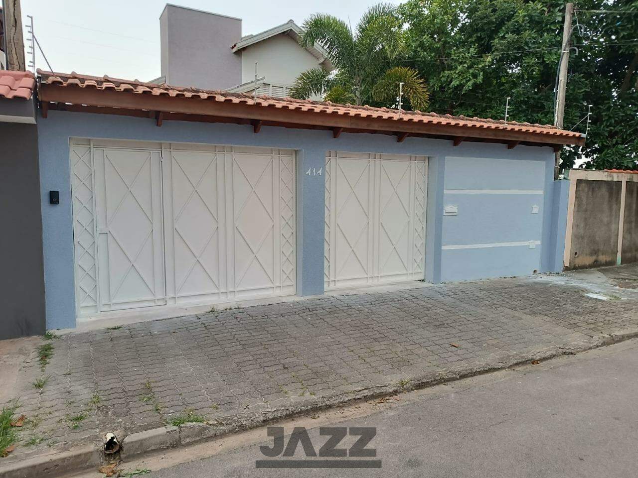 Casa à venda com 3 quartos, 211m² - Foto 1