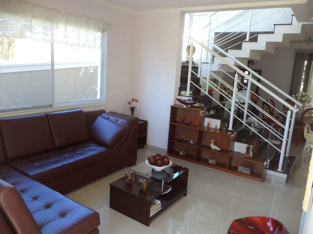 Casa para alugar com 4 quartos, 239m² - Foto 2