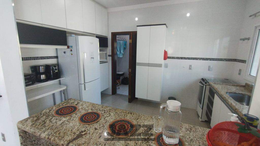 Casa de Condomínio à venda com 3 quartos, 218m² - Foto 17