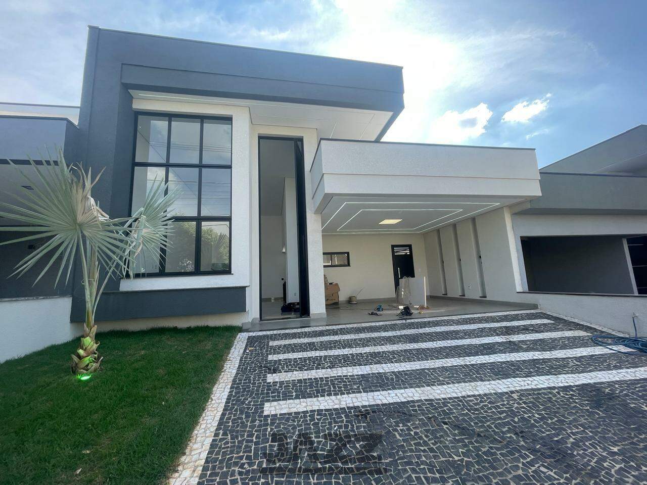 Casa de Condomínio à venda com 4 quartos, 175m² - Foto 1