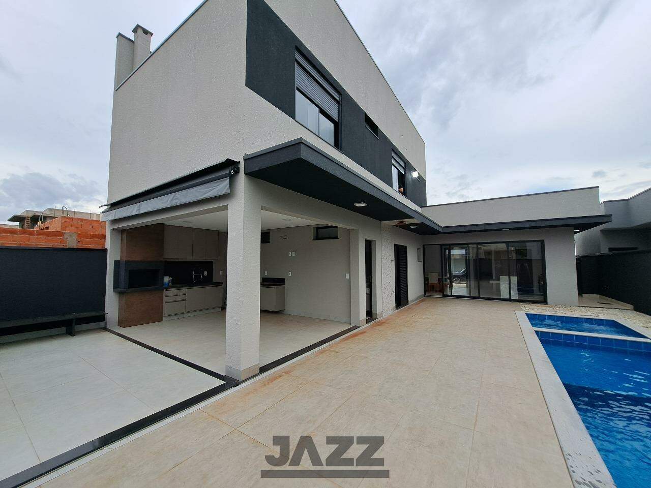 Casa de Condomínio à venda com 3 quartos, 210m² - Foto 1