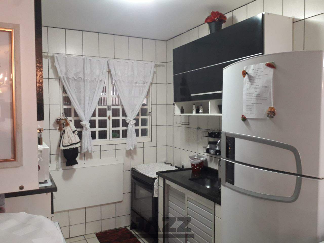 Casa à venda com 2 quartos, 70m² - Foto 6