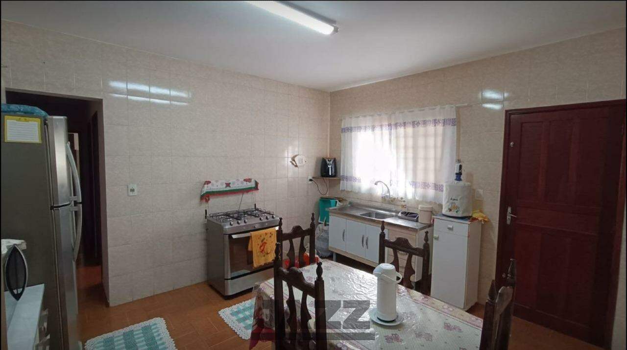 Casa à venda com 2 quartos, 70m² - Foto 6