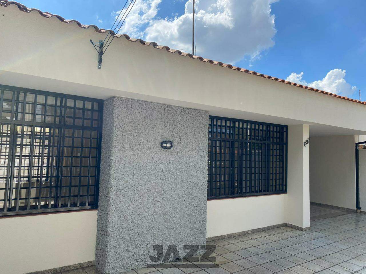 Casa à venda com 4 quartos, 233m² - Foto 1