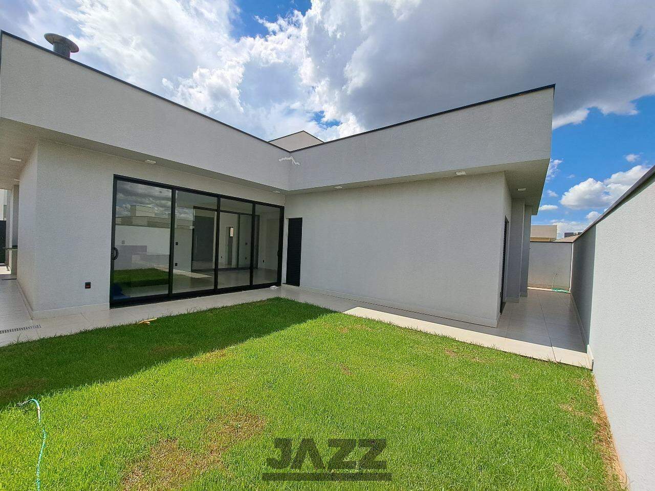 Casa de Condomínio à venda com 3 quartos, 204m² - Foto 1