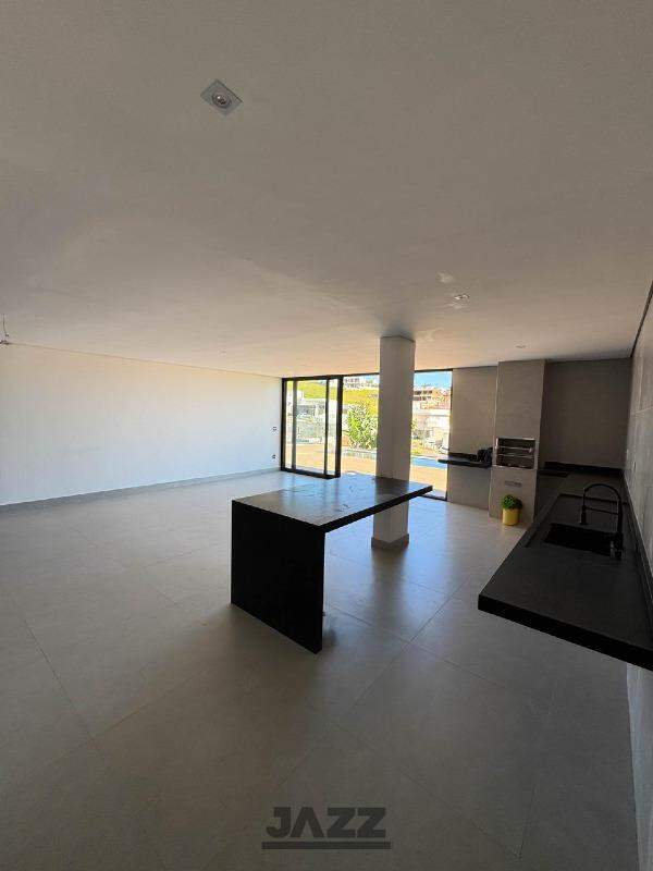 Casa de Condomínio à venda com 3 quartos, 226m² - Foto 2