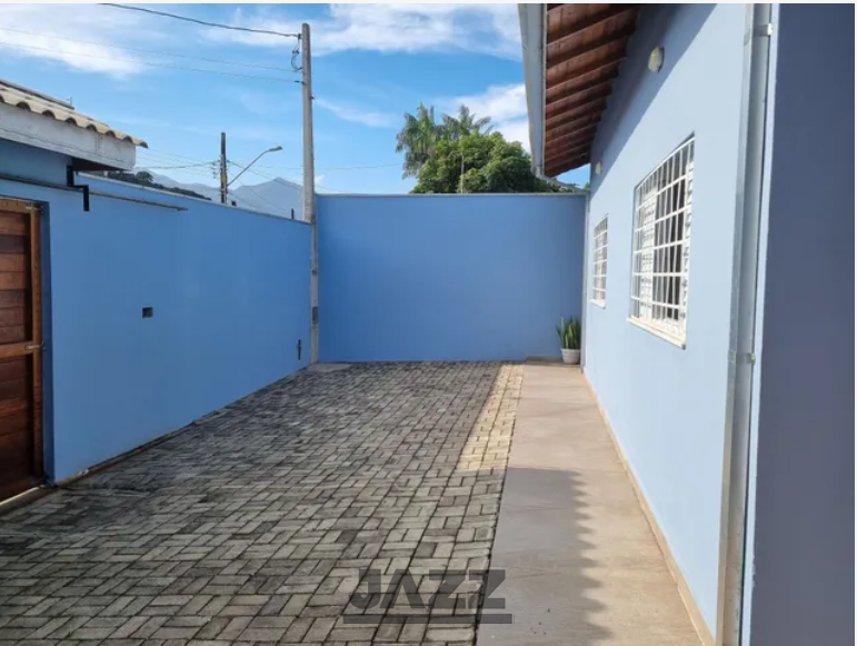 Casa à venda com 3 quartos, 208m² - Foto 1