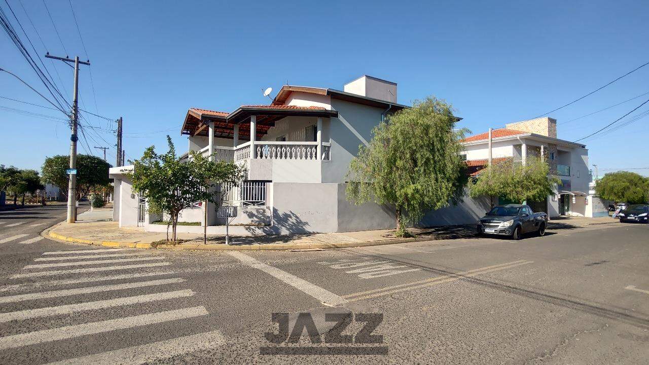 Casa à venda com 3 quartos, 222m² - Foto 2