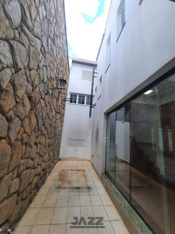 Casa para alugar com 3 quartos, 500m² - Foto 43