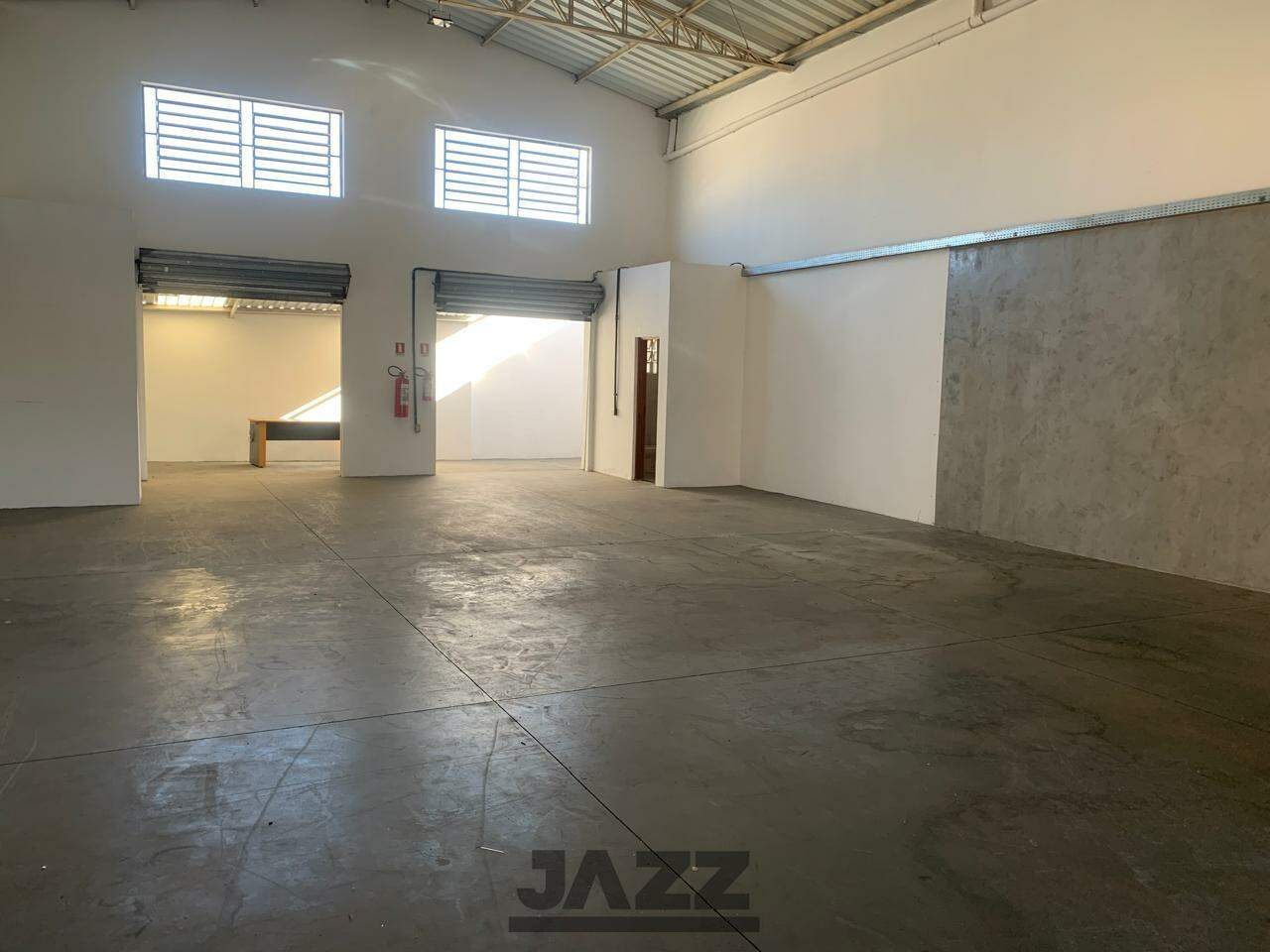 Depósito-Galpão-Armazém para alugar, 220m² - Foto 1