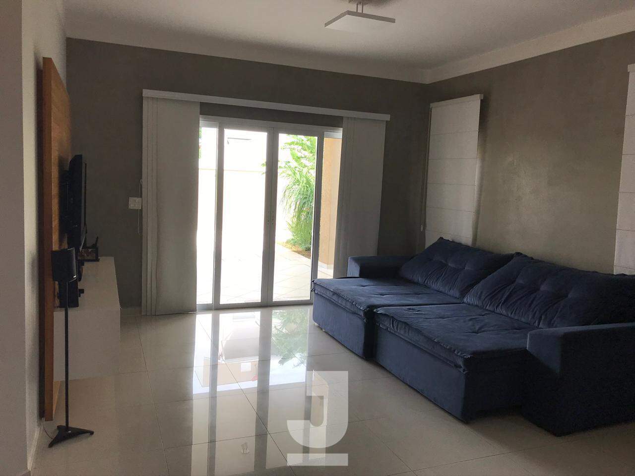 Casa de Condomínio para alugar com 4 quartos, 252m² - Foto 3