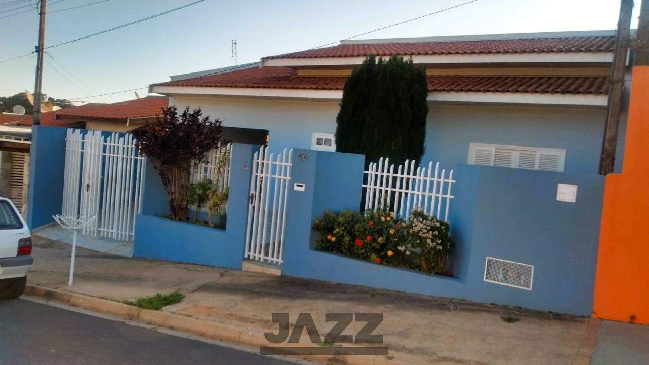 Casa à venda com 3 quartos, 165m² - Foto 1