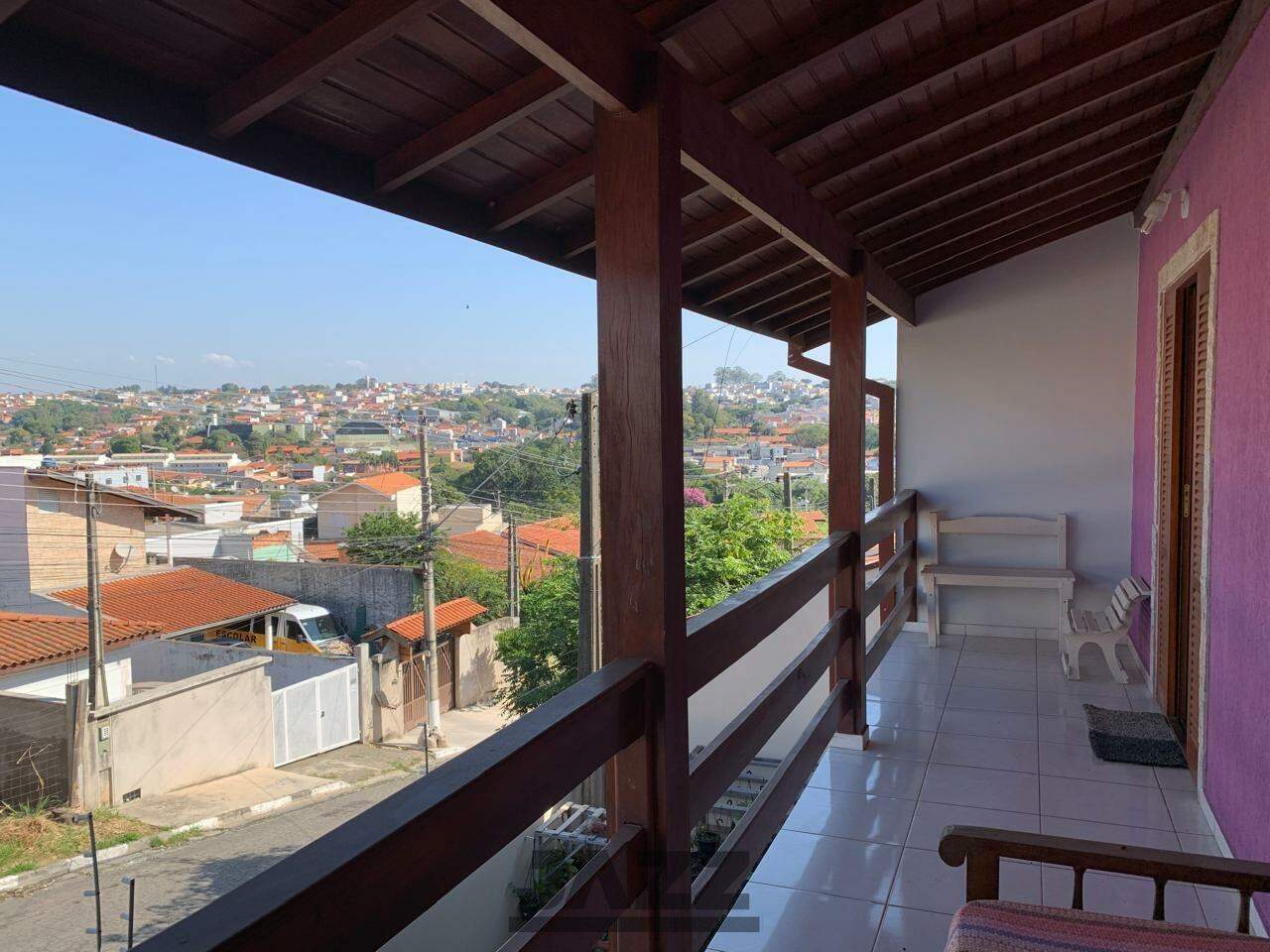 Casa à venda com 4 quartos, 140m² - Foto 1