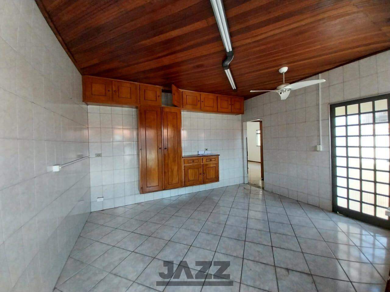 Casa à venda com 3 quartos, 180m² - Foto 1