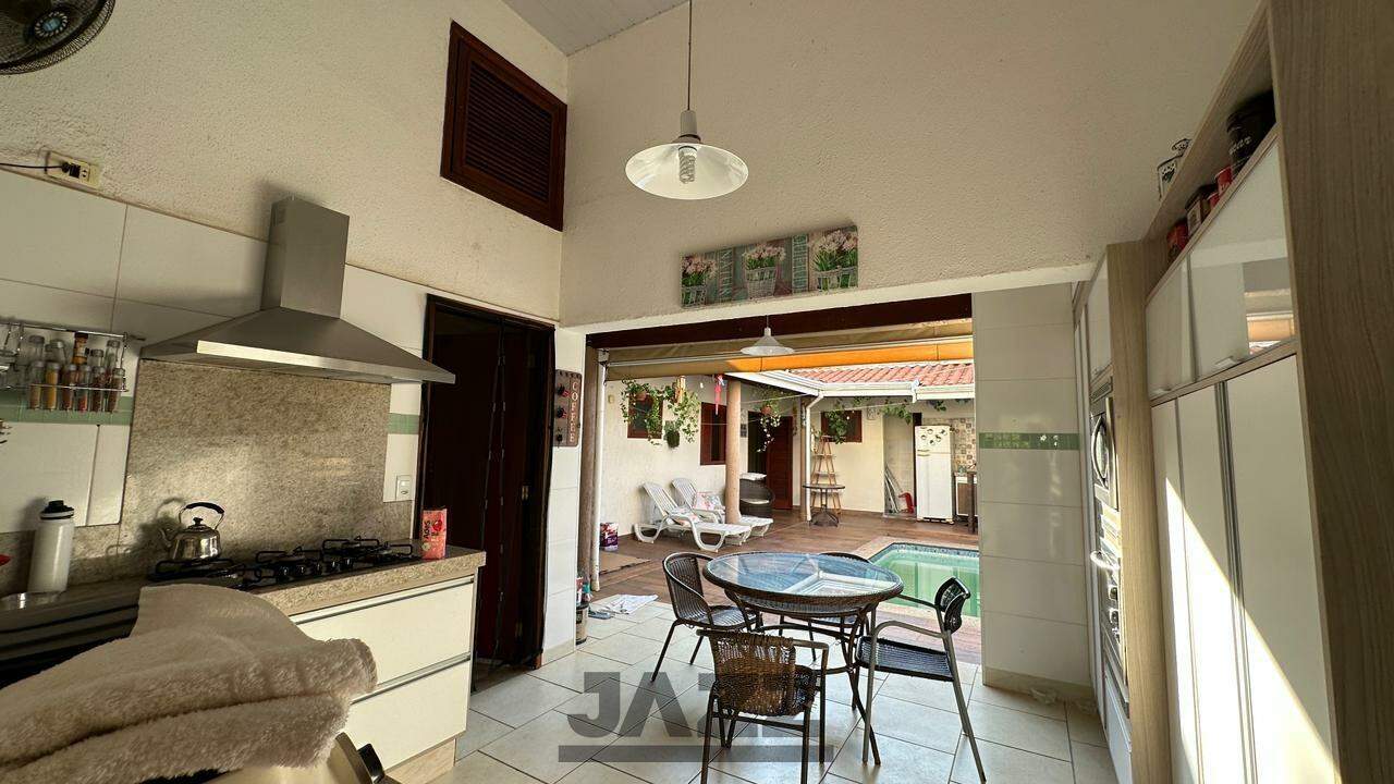 Casa de Condomínio à venda com 3 quartos, 180m² - Foto 18