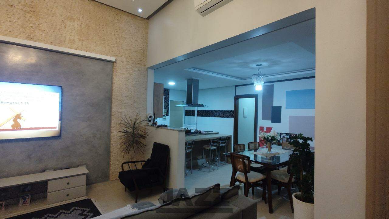 Casa à venda com 2 quartos, 140m² - Foto 8