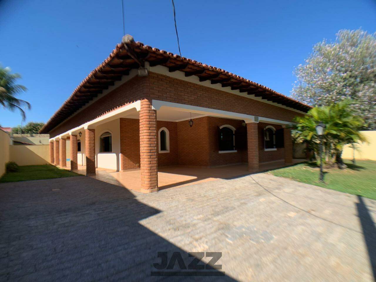 Casa de Condomínio para alugar com 4 quartos, 380m² - Foto 2