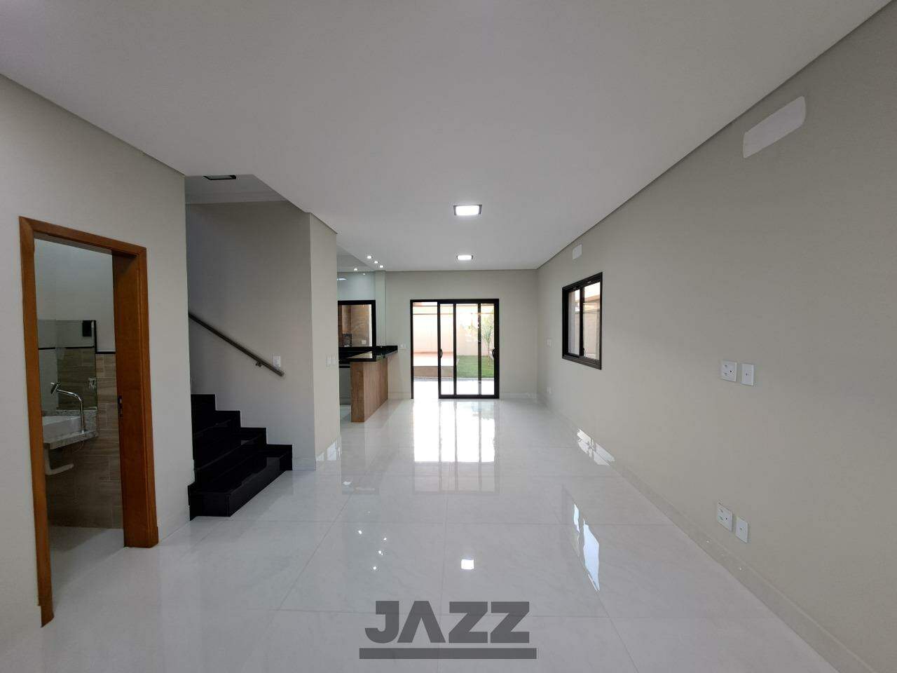 Casa de Condomínio à venda com 3 quartos, 195m² - Foto 2