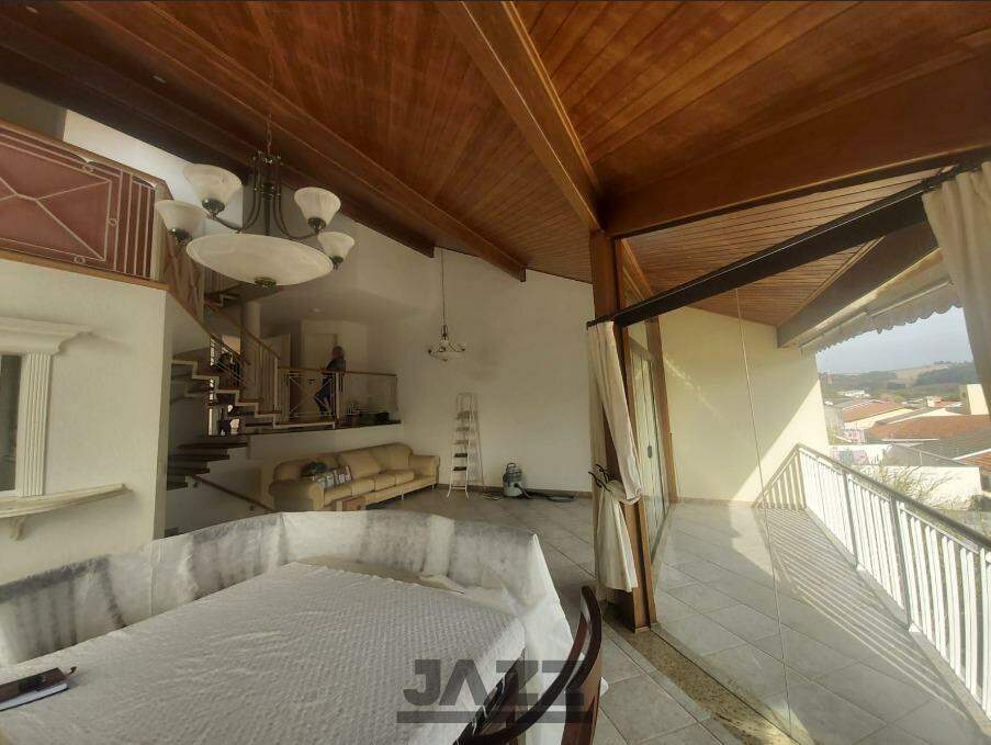 Casa à venda com 3 quartos, 360m² - Foto 1